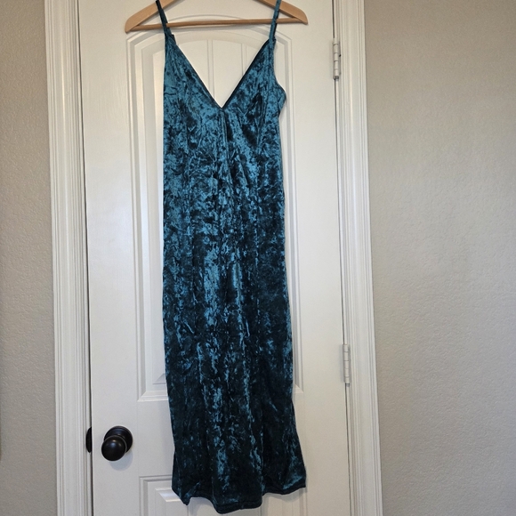 NEW Fredrick's of Hollywood Green Teal Velvet Chelsey Gown Medium - Picture 3 of 9